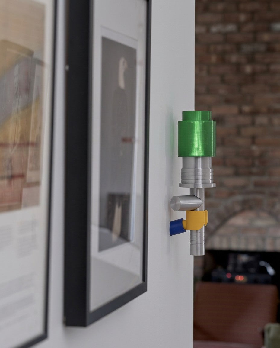 Torch Light Kit with Wall Mount & 1x1 Brick Lamp (10x): lit dim