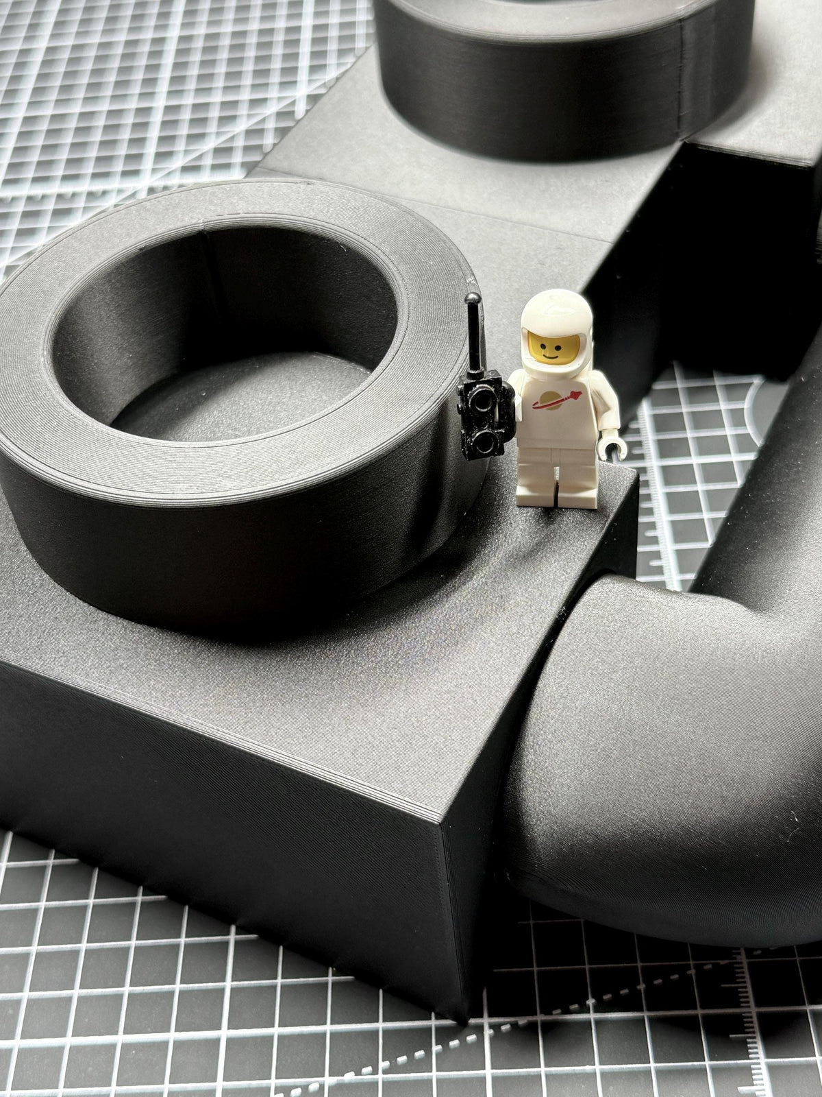 Giant Walkie Talkie Radio (20x): detail surface